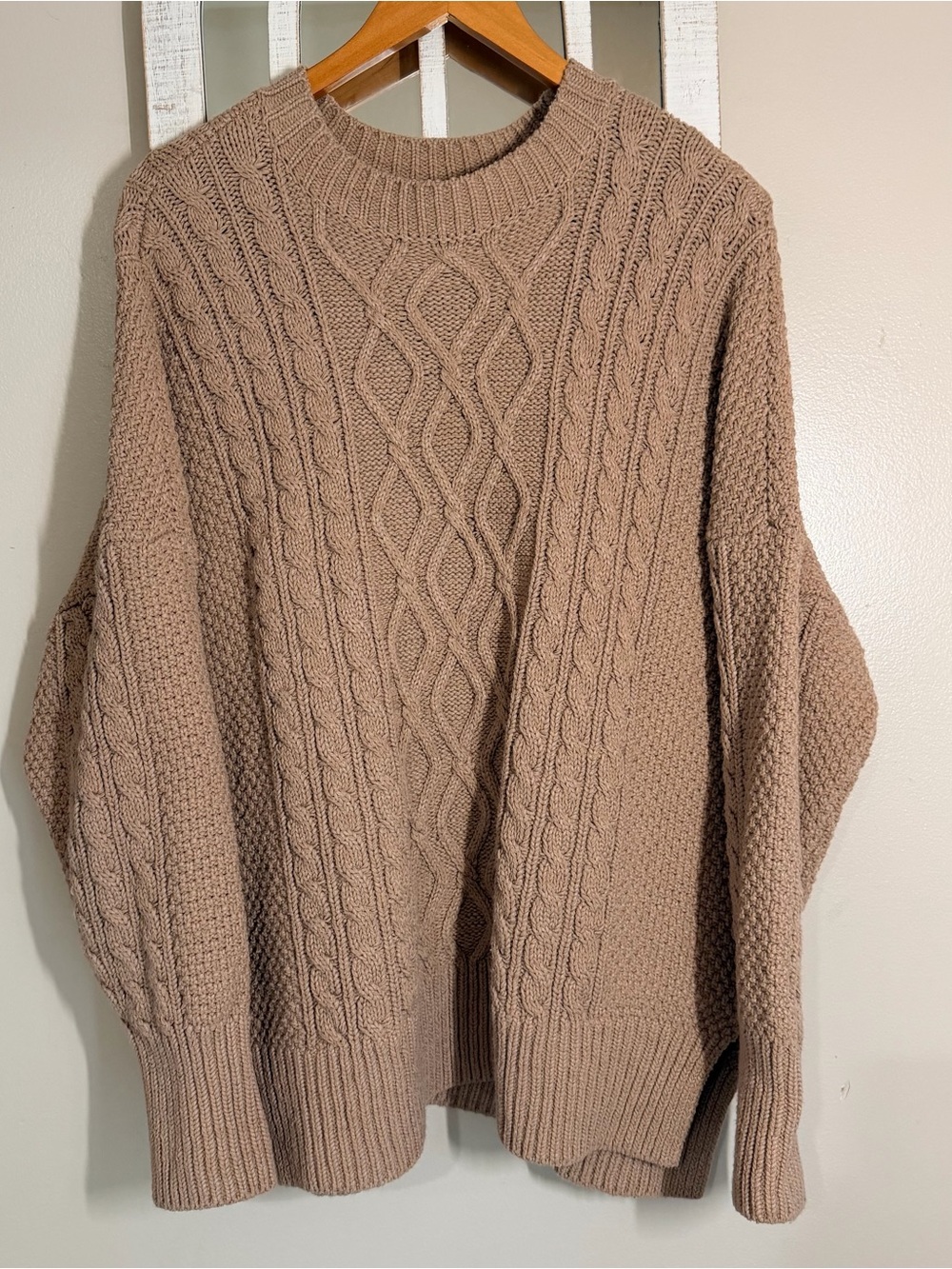 Abercrombie & Fitch Chunky Cable Knit Oversized Neutral Crewneck Sweater L